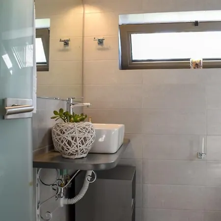 Coastal Stone With Spectacular Scenery Ferienhaus