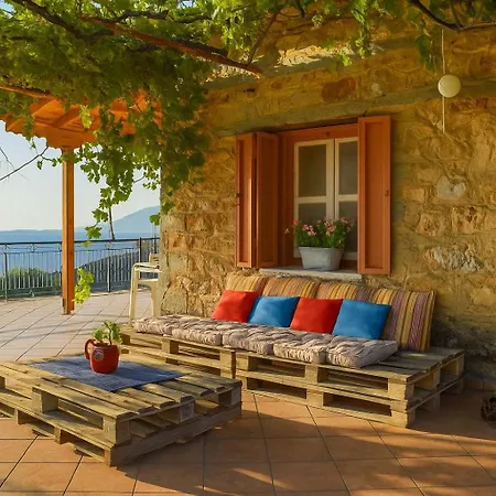 Coastal Stone With Spectacular Scenery Semesterbostad Kitriaí